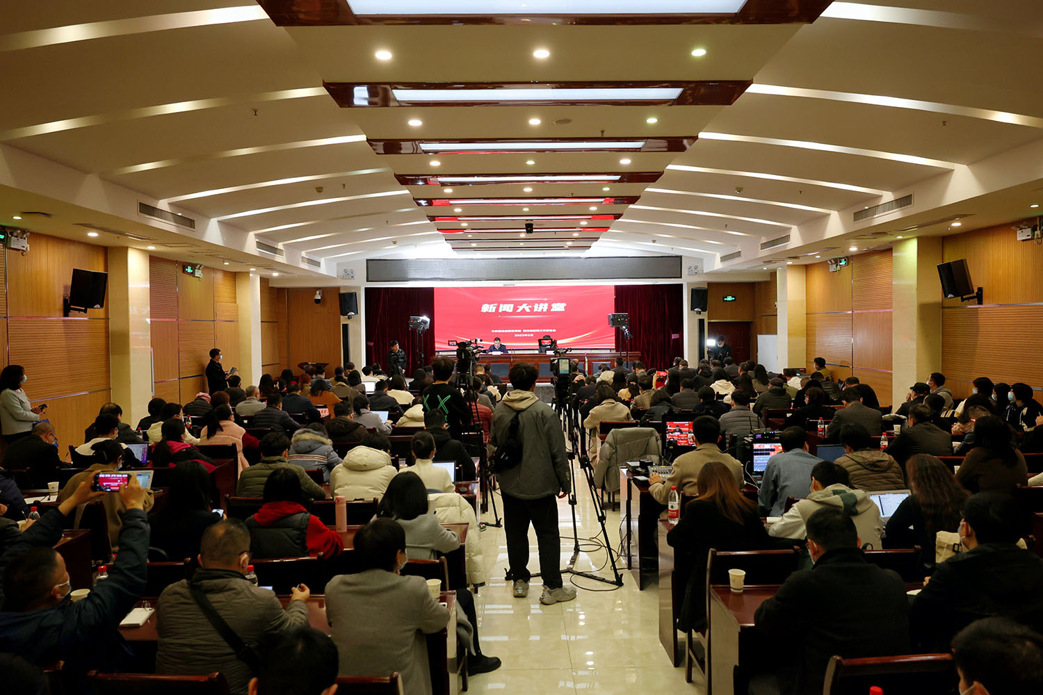 湖北“新闻大讲堂”首讲在球盟会开讲