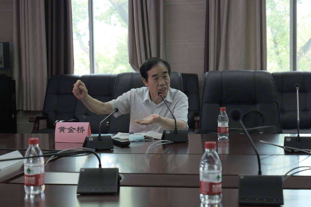 【主题教育】着力把握习近平新时代中国特色社会主义思想的科学体系和精髓要义——qm球盟会举行主题教育专题报告会